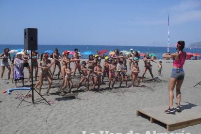 El sonido de las olas llega a la radio un día más a través de los micrófonos