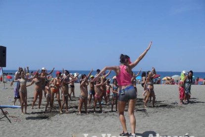 El sonido de las olas llega a la radio un día más a través de los micrófonos