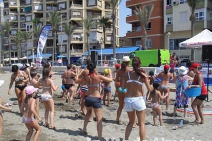 El sonido de las olas llega a la radio un día más a través de los micrófonos