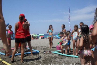 El sonido de las olas llega a la radio un día más a través de los micrófonos