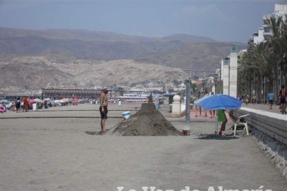 El sonido de las olas llega a la radio un día más a través de los micrófonos