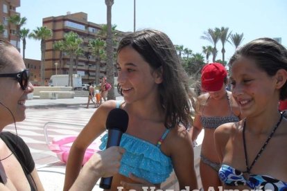 El sonido de las olas llega a la radio un día más a través de los micrófonos