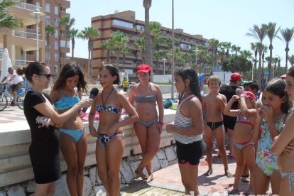 El sonido de las olas llega a la radio un día más a través de los micrófonos