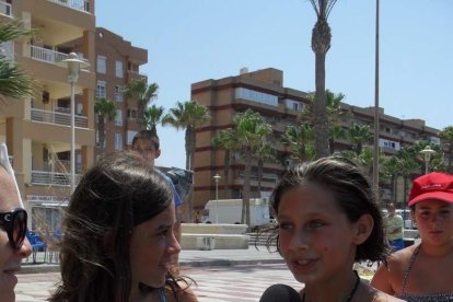 El sonido de las olas llega a la radio un día más a través de los micrófonos