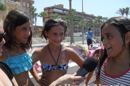 El sonido de las olas llega a la radio un día más a través de los micrófonos