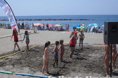 El sonido de las olas llega a la radio un día más a través de los micrófonos