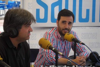 El sonido de las olas llega a la radio un día más a través de los micrófonos