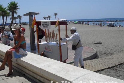 El sonido de las olas llega a la radio un día más a través de los micrófonos