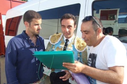 La Plaza de Toros de Roquetas de Mar registró una espectacular entrada y con un impresionante ambiente en los tendidos. FOTOS: JA. BARRIOS