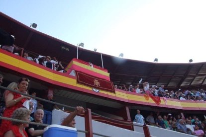 La Plaza de Toros de Roquetas de Mar registró una espectacular entrada y con un impresionante ambiente en los tendidos. FOTOS: JA. BARRIOS