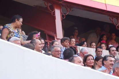 La Plaza de Toros de Roquetas de Mar registró una espectacular entrada y con un impresionante ambiente en los tendidos. FOTOS: JA. BARRIOS
