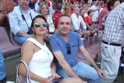 La Plaza de Toros de Roquetas de Mar registró una espectacular entrada en su segundo día y con un gran ambiente en los tendidos. FOTOS: J
