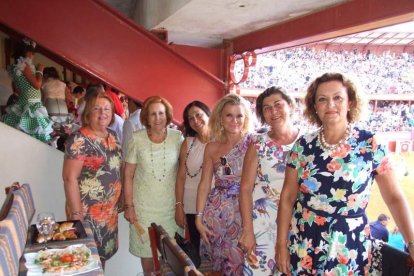 La Plaza de Toros de Roquetas de Mar registró una espectacular entrada en su segundo día y con un gran ambiente en los tendidos. FOTOS: J