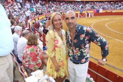 La Plaza de Toros de Roquetas de Mar registró una espectacular entrada en su segundo día y con un gran ambiente en los tendidos. FOTOS: J