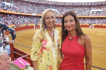 La Plaza de Toros de Roquetas de Mar registró una espectacular entrada en su segundo día y con un gran ambiente en los tendidos. FOTOS: J