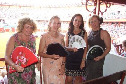 La Plaza de Toros de Roquetas de Mar registró una espectacular entrada en su segundo día y con un gran ambiente en los tendidos. FOTOS: J