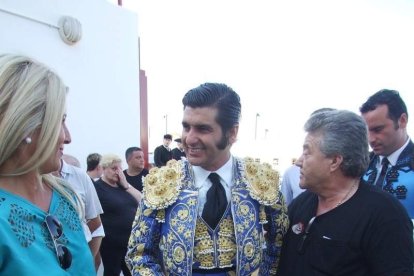 La Plaza de Toros de Roquetas de Mar registró una espectacular entrada en su segundo día y con un gran ambiente en los tendidos. FOTOS: J