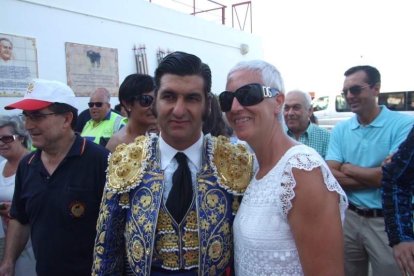 La Plaza de Toros de Roquetas de Mar registró una espectacular entrada en su segundo día y con un gran ambiente en los tendidos. FOTOS: J