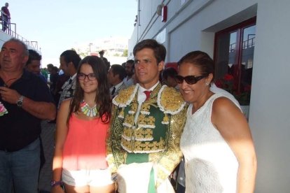 La Plaza de Toros de Roquetas de Mar registró una espectacular entrada en su segundo día y con un gran ambiente en los tendidos. FOTOS: J