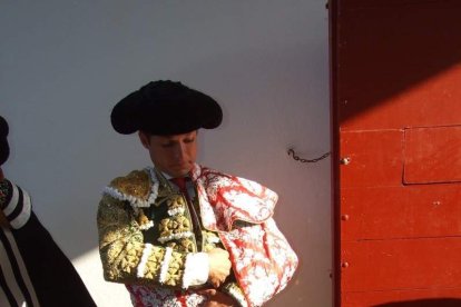 La Plaza de Toros de Roquetas de Mar registró una espectacular entrada en su segundo día y con un gran ambiente en los tendidos. FOTOS: J