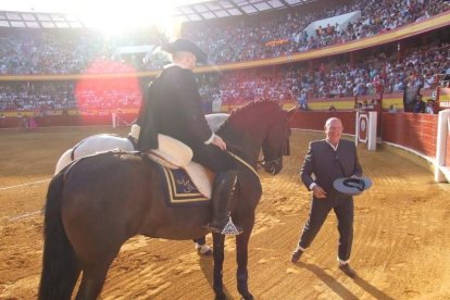 La Plaza de Toros de Roquetas de Mar registró una espectacular entrada en su segundo día y con un gran ambiente en los tendidos. FOTOS: J