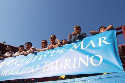 La Plaza de Toros de Roquetas de Mar registró una espectacular entrada en su segundo día y con un gran ambiente en los tendidos. FOTOS: J