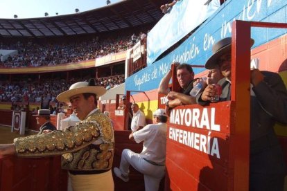 La Plaza de Toros de Roquetas de Mar registró una espectacular entrada en su segundo día y con un gran ambiente en los tendidos. FOTOS: J