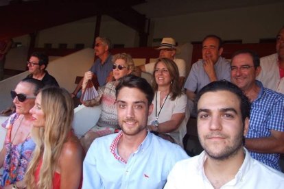 La Plaza de Toros de Roquetas de Mar registró una espectacular entrada en su segundo día y con un gran ambiente en los tendidos. FOTOS: J