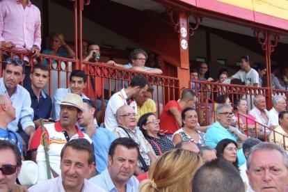 La Plaza de Toros de Roquetas de Mar registró una espectacular entrada en su segundo día y con un gran ambiente en los tendidos. FOTOS: J