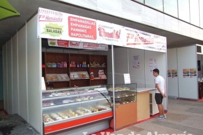 La Feria Comercial, Gastronómica y Turística de El Toyo abre  sus puertas. Los stands de gastrobares y Feria de la Cerveza se encuentran e