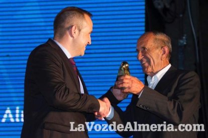 Más de 400 personas llenaron el Palmeral de Vera en los VI Premios del Levante Almeriense