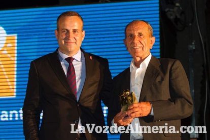 Más de 400 personas llenaron el Palmeral de Vera en los VI Premios del Levante Almeriense