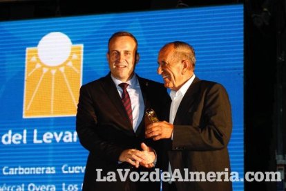 Más de 400 personas llenaron el Palmeral de Vera en los VI Premios del Levante Almeriense