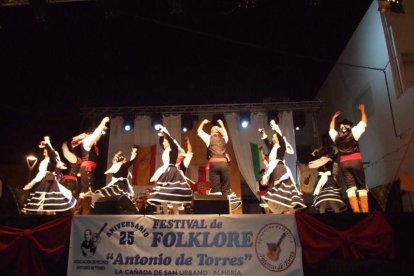 La Agrupación Folclórica Antonio de Torres, de La Cañada, celebró sus 25 años de existencia