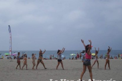 Arena, juegos, baile e invitados para que el programa vaya sobre ruedas