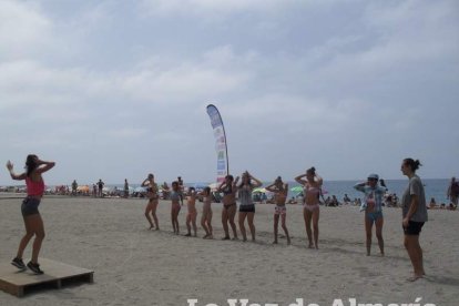 Arena, juegos, baile e invitados para que el programa vaya sobre ruedas