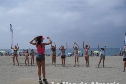 Arena, juegos, baile e invitados para que el programa vaya sobre ruedas