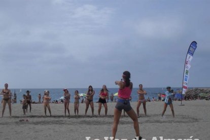 Arena, juegos, baile e invitados para que el programa vaya sobre ruedas