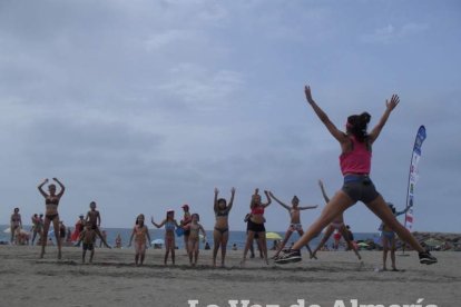 Arena, juegos, baile e invitados para que el programa vaya sobre ruedas