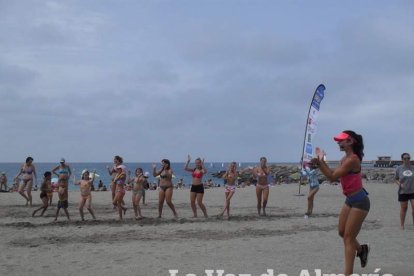 Arena, juegos, baile e invitados para que el programa vaya sobre ruedas