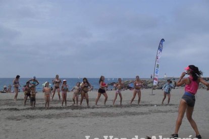 Arena, juegos, baile e invitados para que el programa vaya sobre ruedas