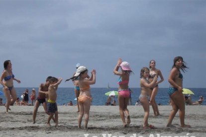 Arena, juegos, baile e invitados para que el programa vaya sobre ruedas