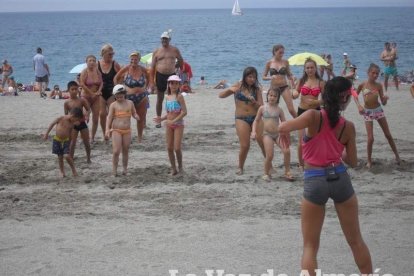Arena, juegos, baile e invitados para que el programa vaya sobre ruedas