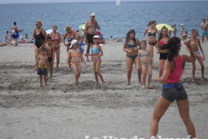 Arena, juegos, baile e invitados para que el programa vaya sobre ruedas