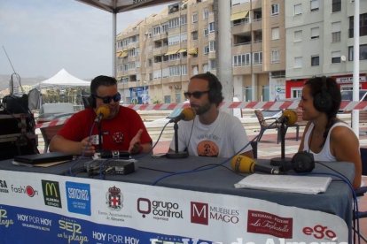 Arena, juegos, baile e invitados para que el programa vaya sobre ruedas