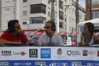 Arena, juegos, baile e invitados para que el programa vaya sobre ruedas