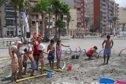 Arena, juegos, baile e invitados para que el programa vaya sobre ruedas