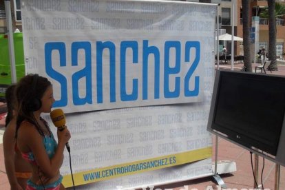 Arena, juegos, baile e invitados para que el programa vaya sobre ruedas