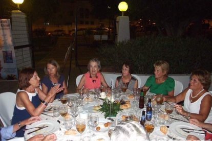 Cena benéfica en Aguadulce organizada por la Parroquia de la Preciosísima Sangre de Nuestro Señor Jesucristo. Fotos: Juan Antonio Barrio