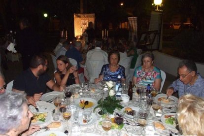 Cena benéfica en Aguadulce organizada por la Parroquia de la Preciosísima Sangre de Nuestro Señor Jesucristo. Fotos: Juan Antonio Barrio